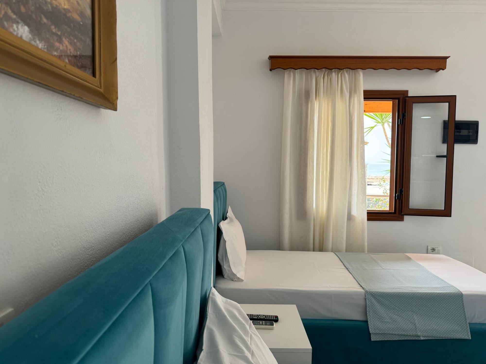Ionian View B&B Himare Bilik gambar